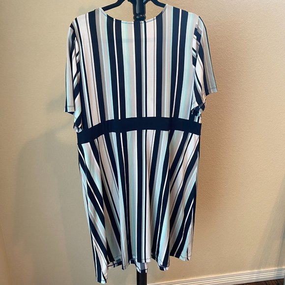 CJ BANKS  Blue/white Stripped Dress   1X NWT - Picture 2 of 6
